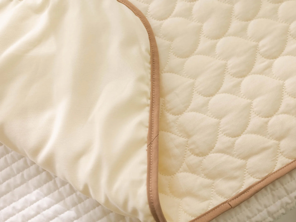 Portable Folding Nappy Changing Clutch with Built-in Head Cushion - AmaraKin Nursery & Family Essentials (Photo 6)